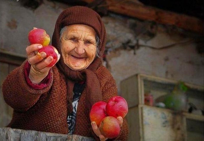 Детишек спросили о том, кто такие бабушка и дедушка... Ответы малышей — просто смехота!